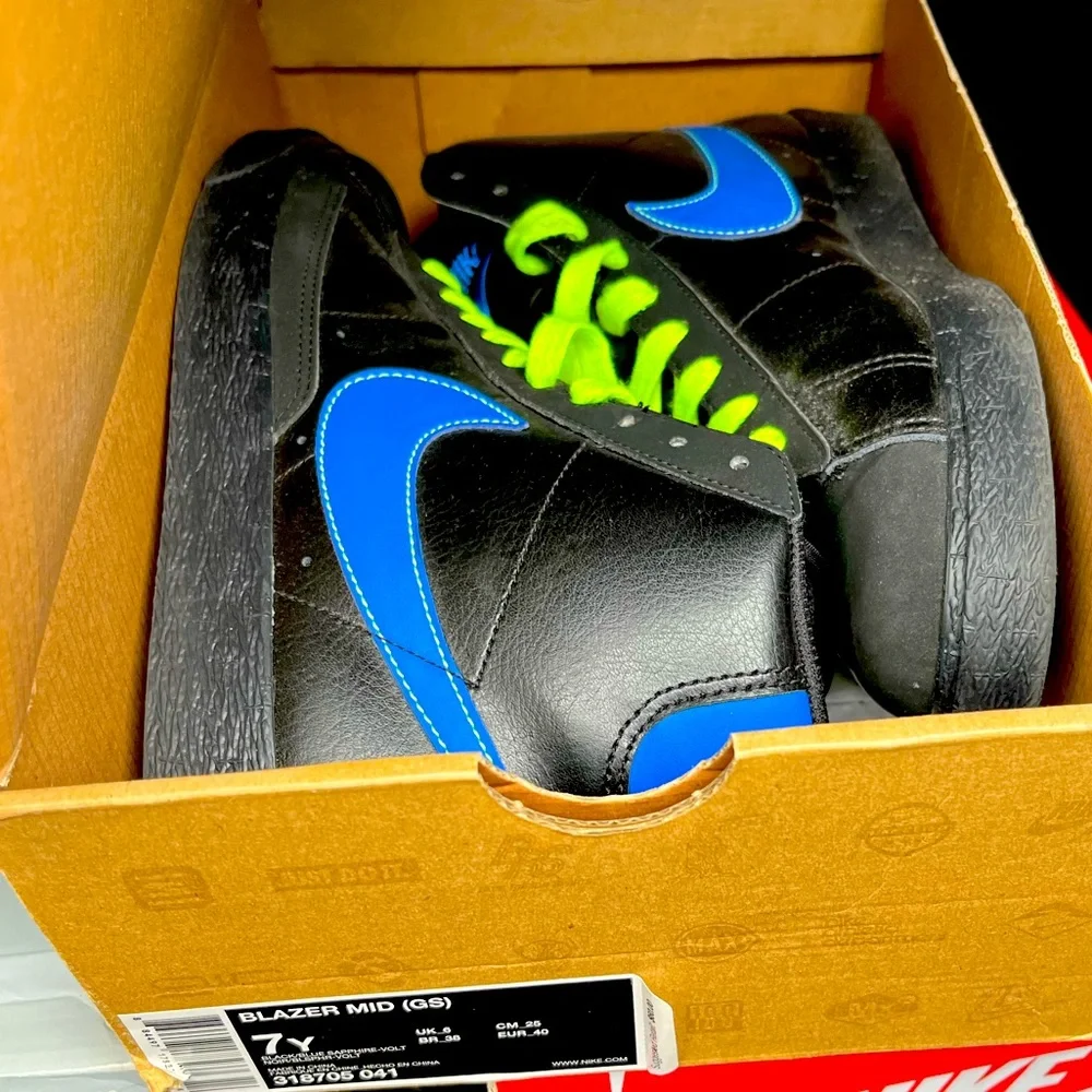 Sneaker - Picture 1 of 1